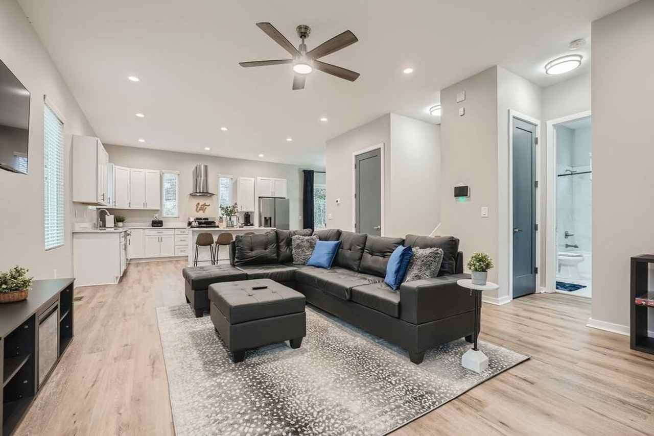 1089 Coleman St Sw #1642553P - Photo 2 of 26