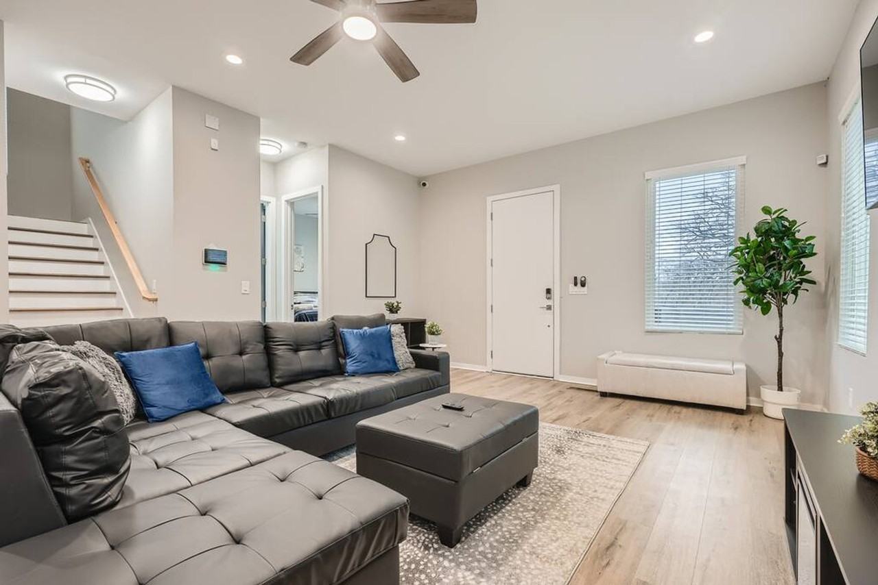 1089 Coleman St Sw #1642553P - Photo 3 of 26