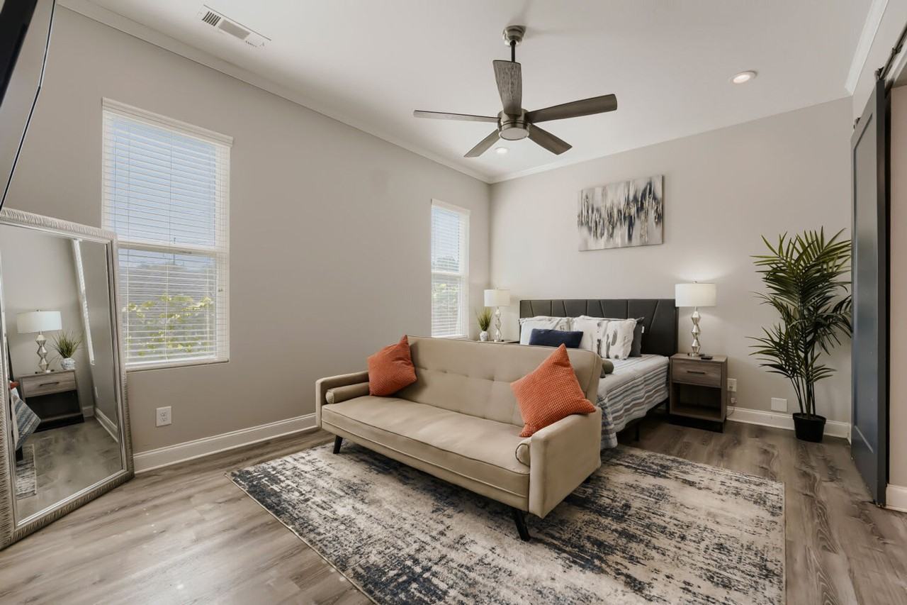 884 Sims St Sw #1642562P - Photo 4 of 28
