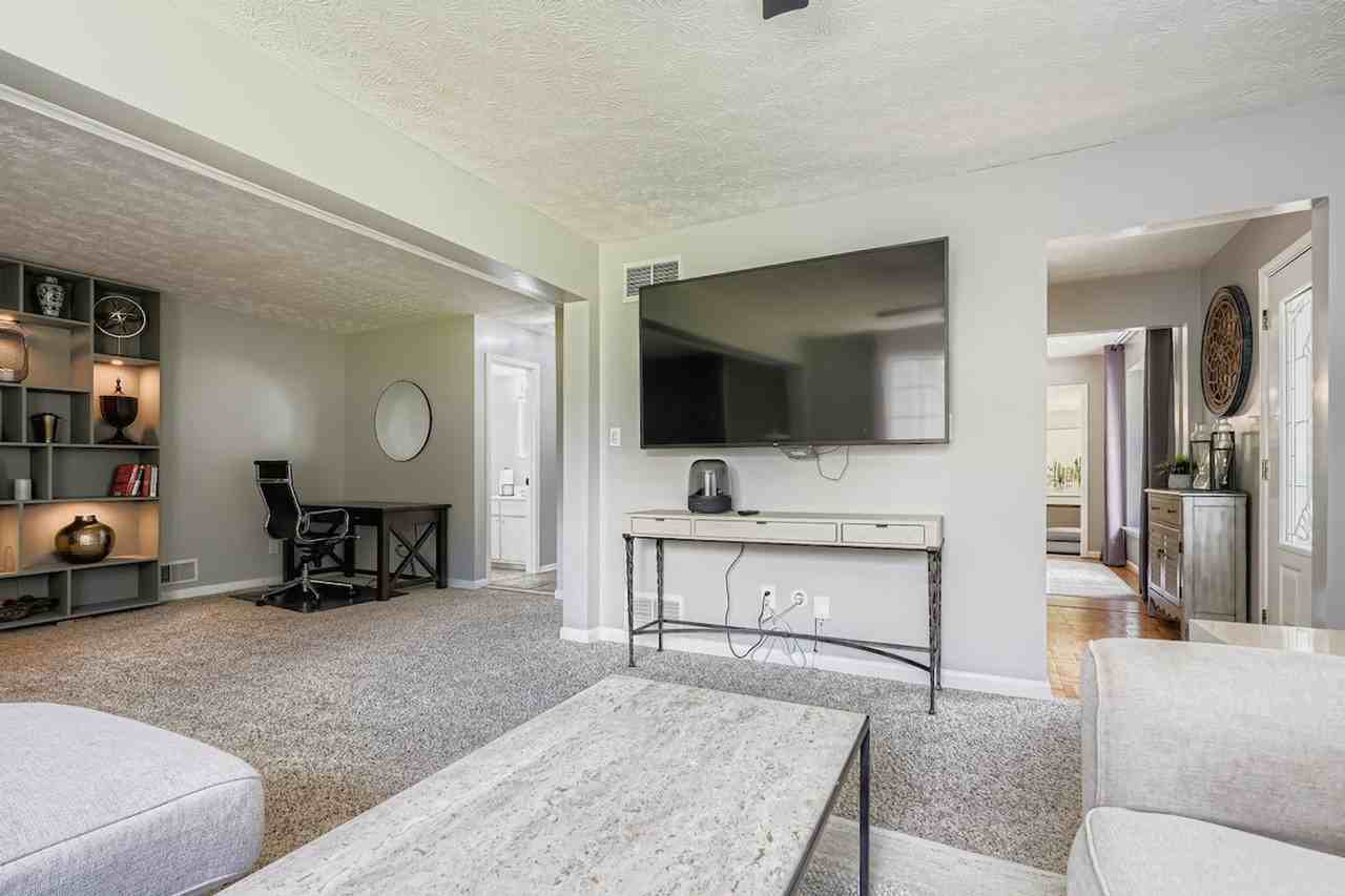 2872 Clearbrook Dr #1642551P - Photo 3 of 30