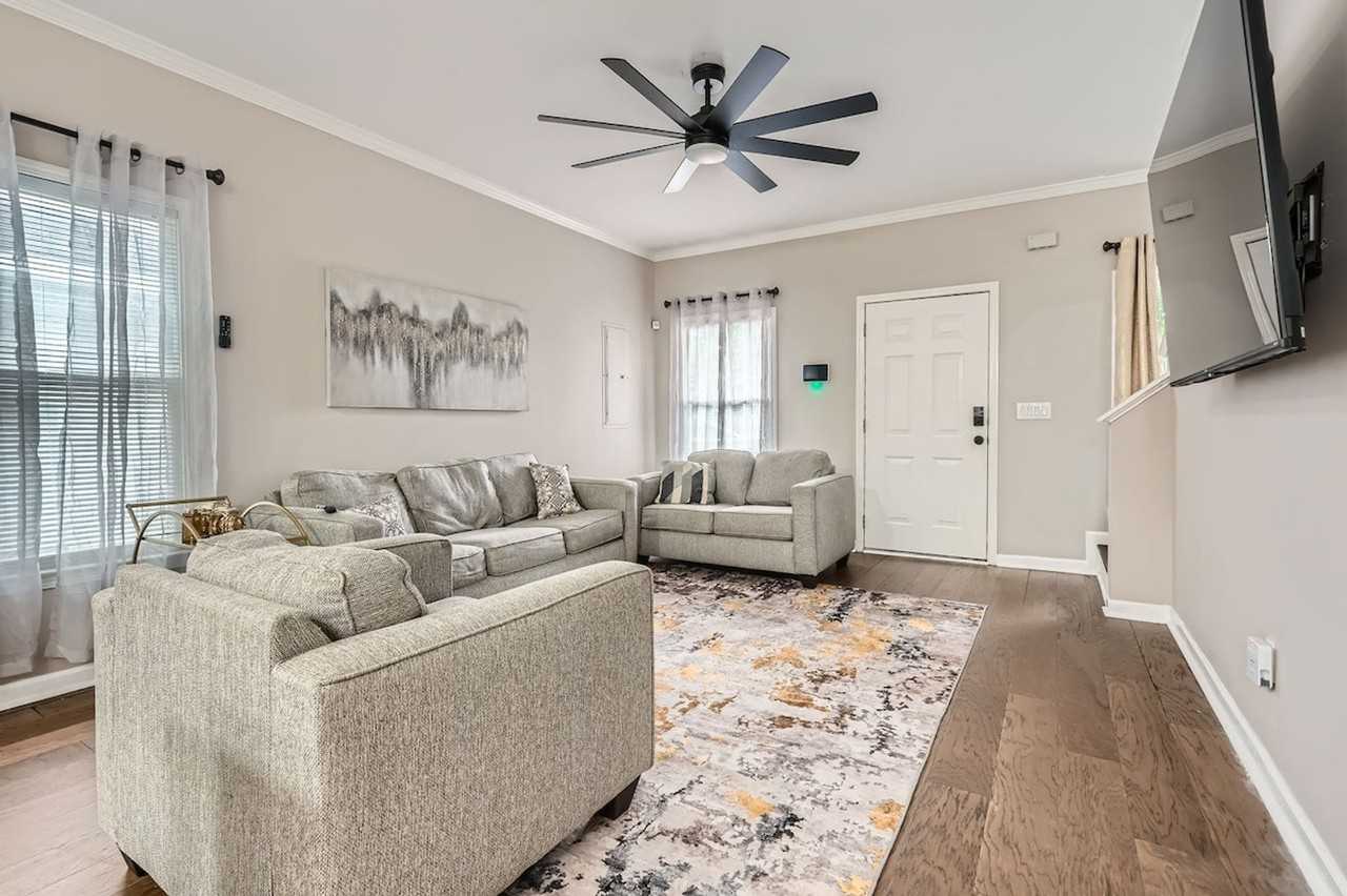 908 Mcdaniel St Sw #1642556P - Photo 3 of 25