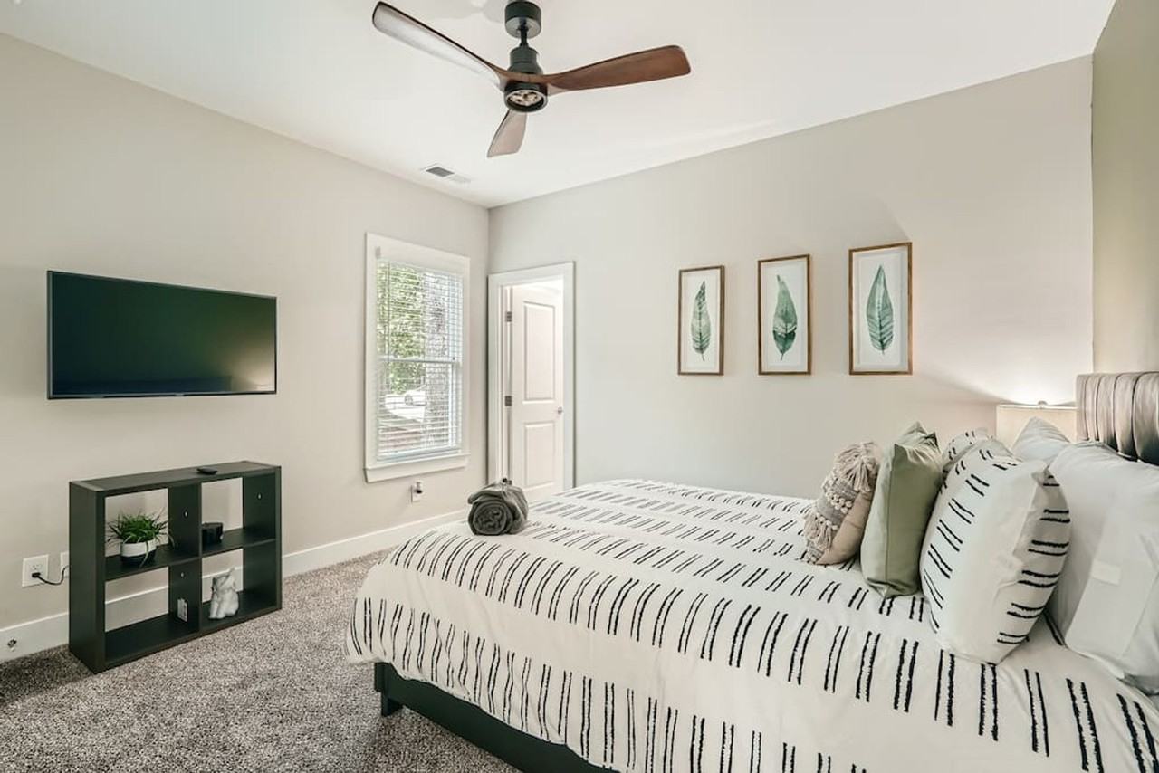1045 Coleman St Sw #1642542P - Photo 3 of 20