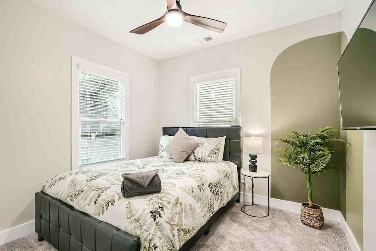 1045 Coleman St Sw #1642542P - Photo 4 of 20