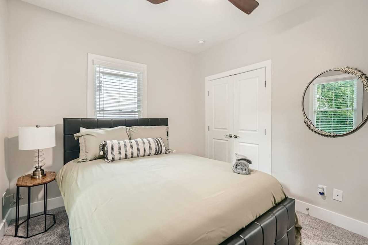 1045 Coleman St Sw #1642542P - Photo 7 of 20