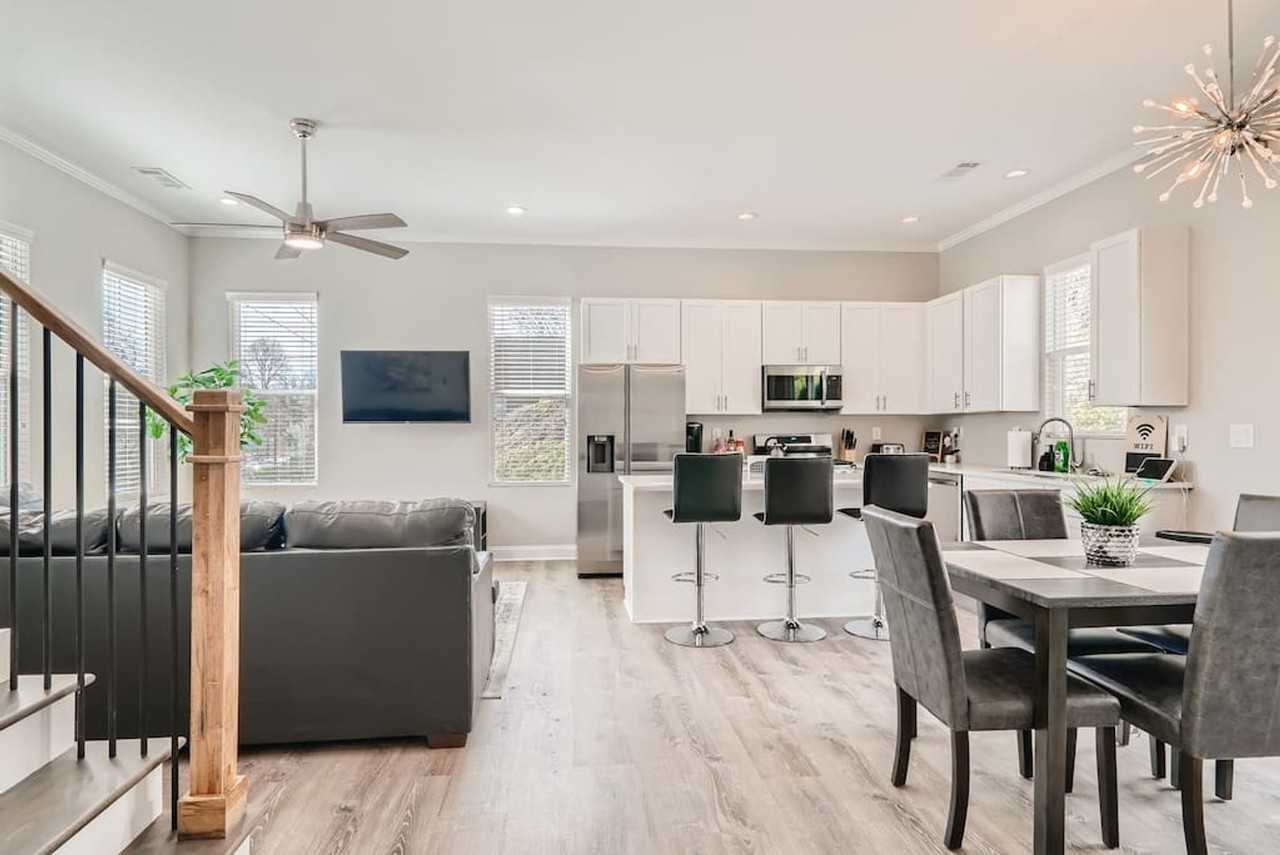 885 Hubbard St Sw #1642561P - Photo 3 of 29