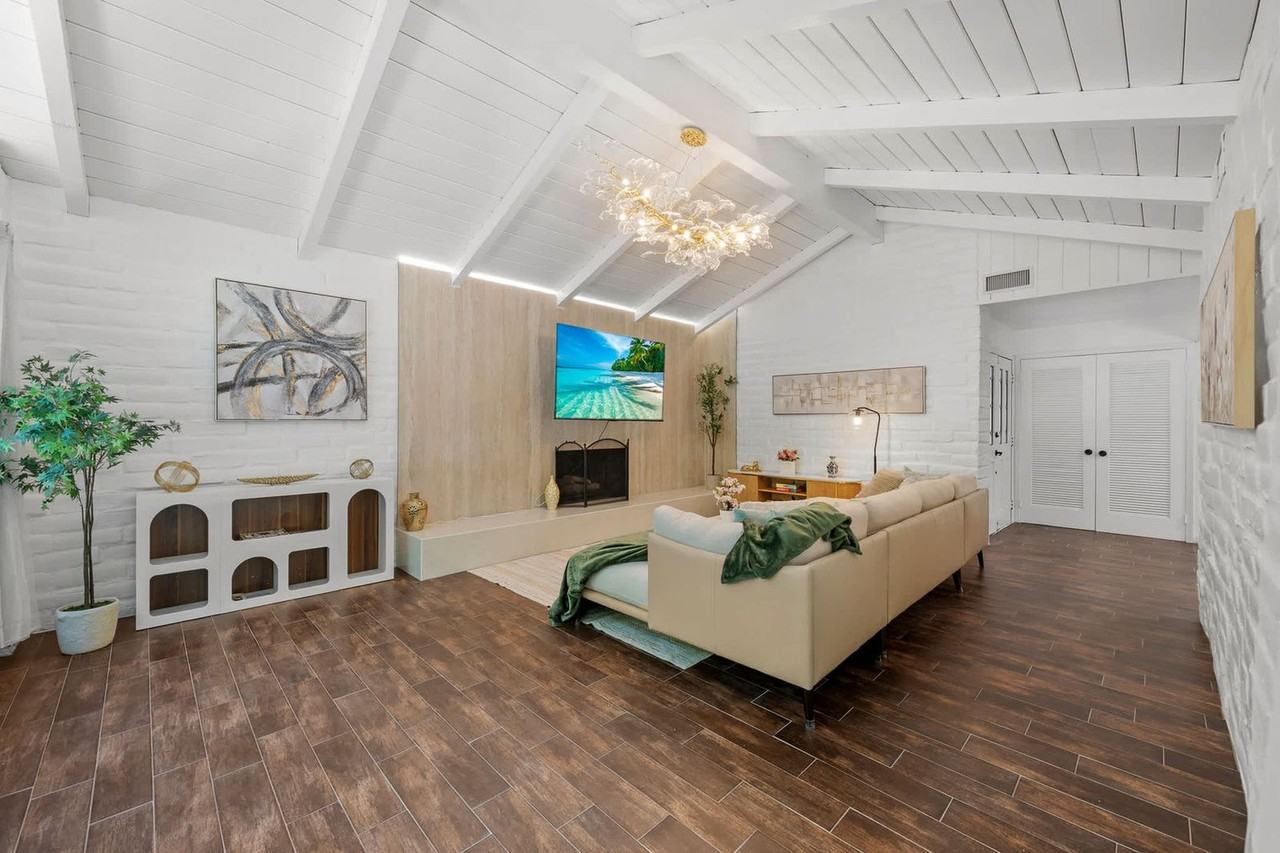 4201 Avenida Gregory - Photo 3 of 50