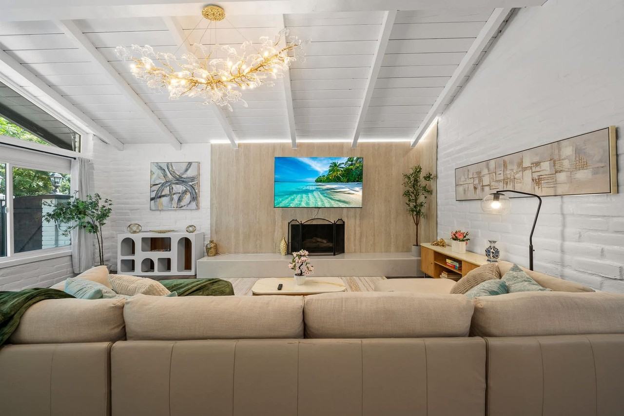 4201 Avenida Gregory - Photo 4 of 50