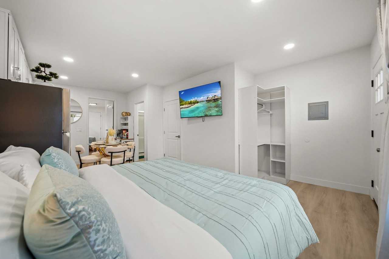 1862 Washington St #1643445P - Photo 4 of 42
