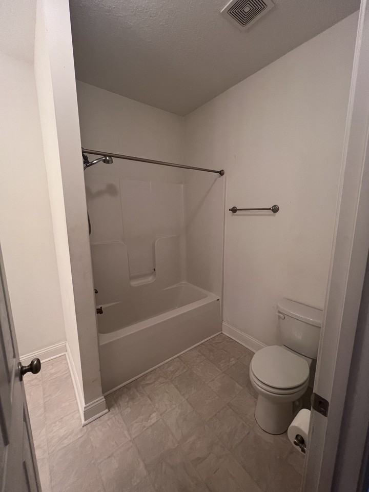 135 Hunt Rd - Photo 5 of 27
