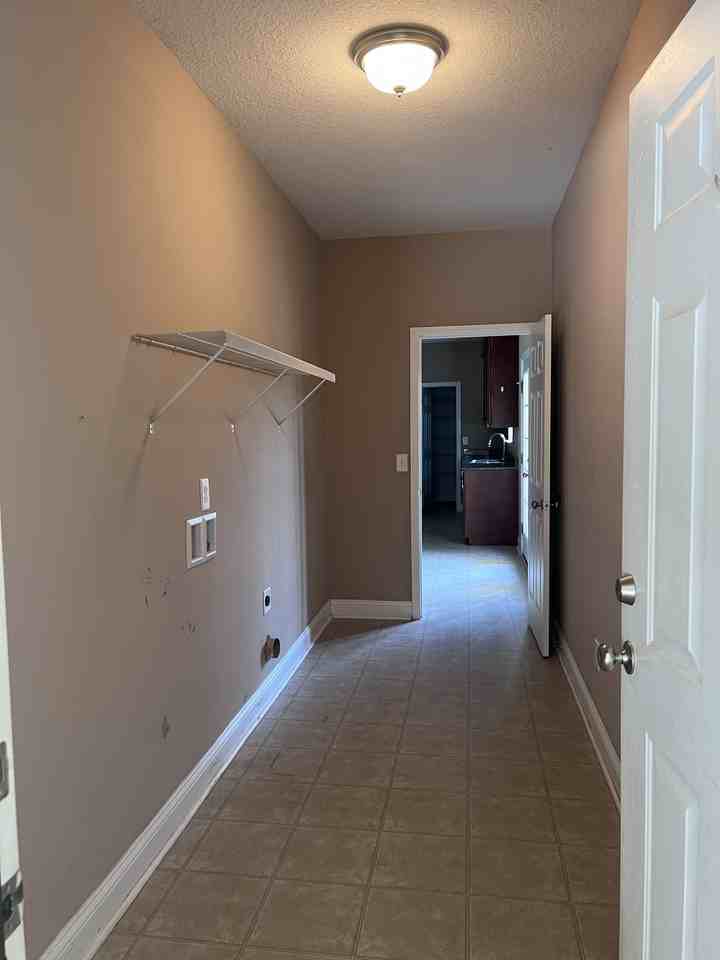 135 Hunt Rd - Photo 6 of 27