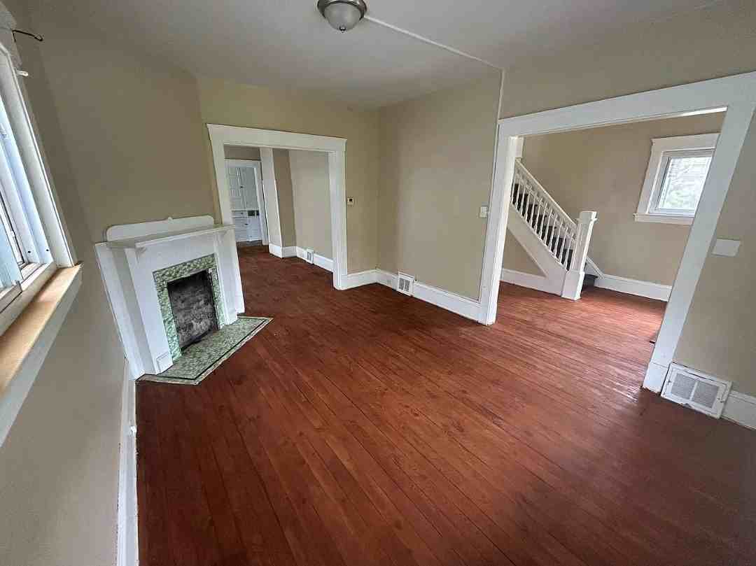 581 E 114th St - Photo 2 of 4