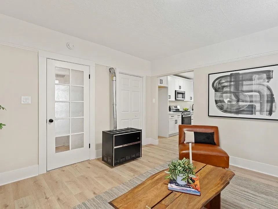 2522 G St #2520-1-2 - Photo 6 of 23