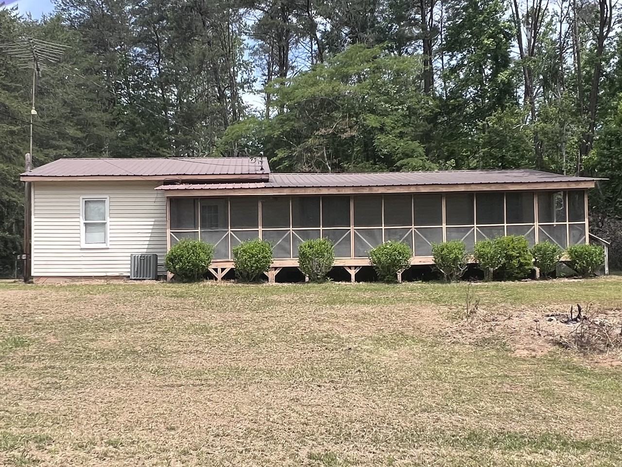 844 Shorewood Cir - Photo 2 of 14