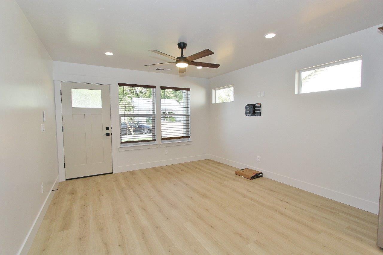 804 S Commercial Ave #1 - Photo 3 of 28