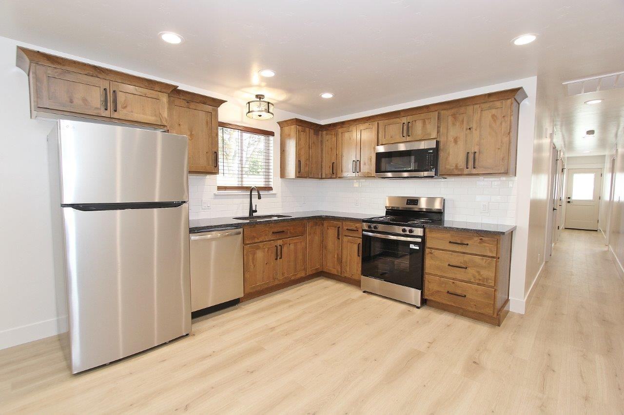 804 S Commercial Ave #1 - Photo 5 of 28
