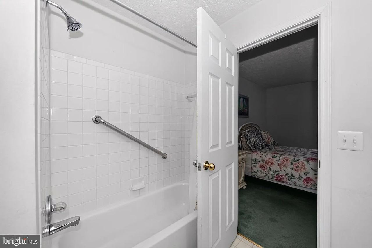 520 Kennington Rd - Photo 5 of 50
