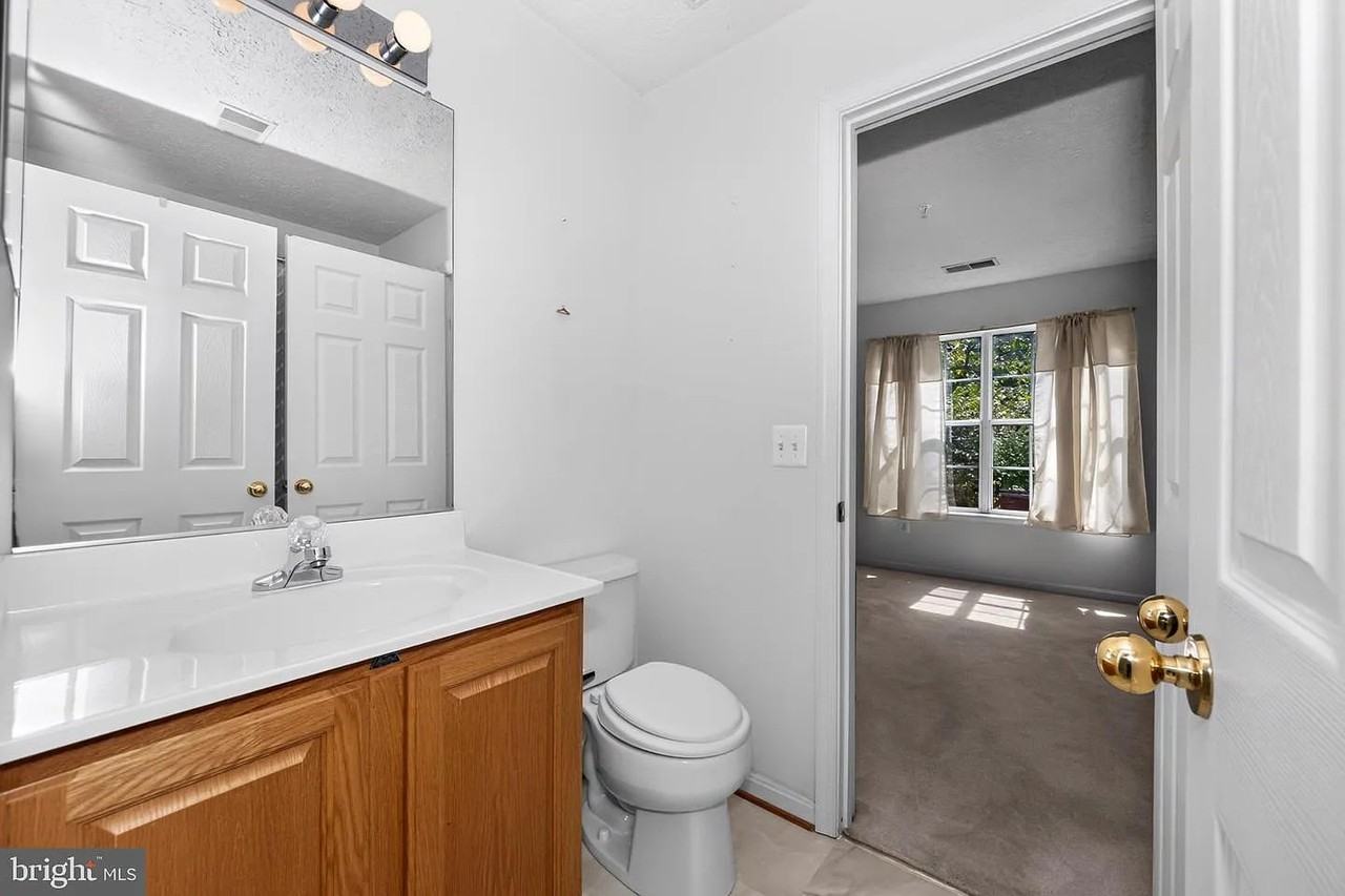 520 Kennington Rd - Photo 6 of 50