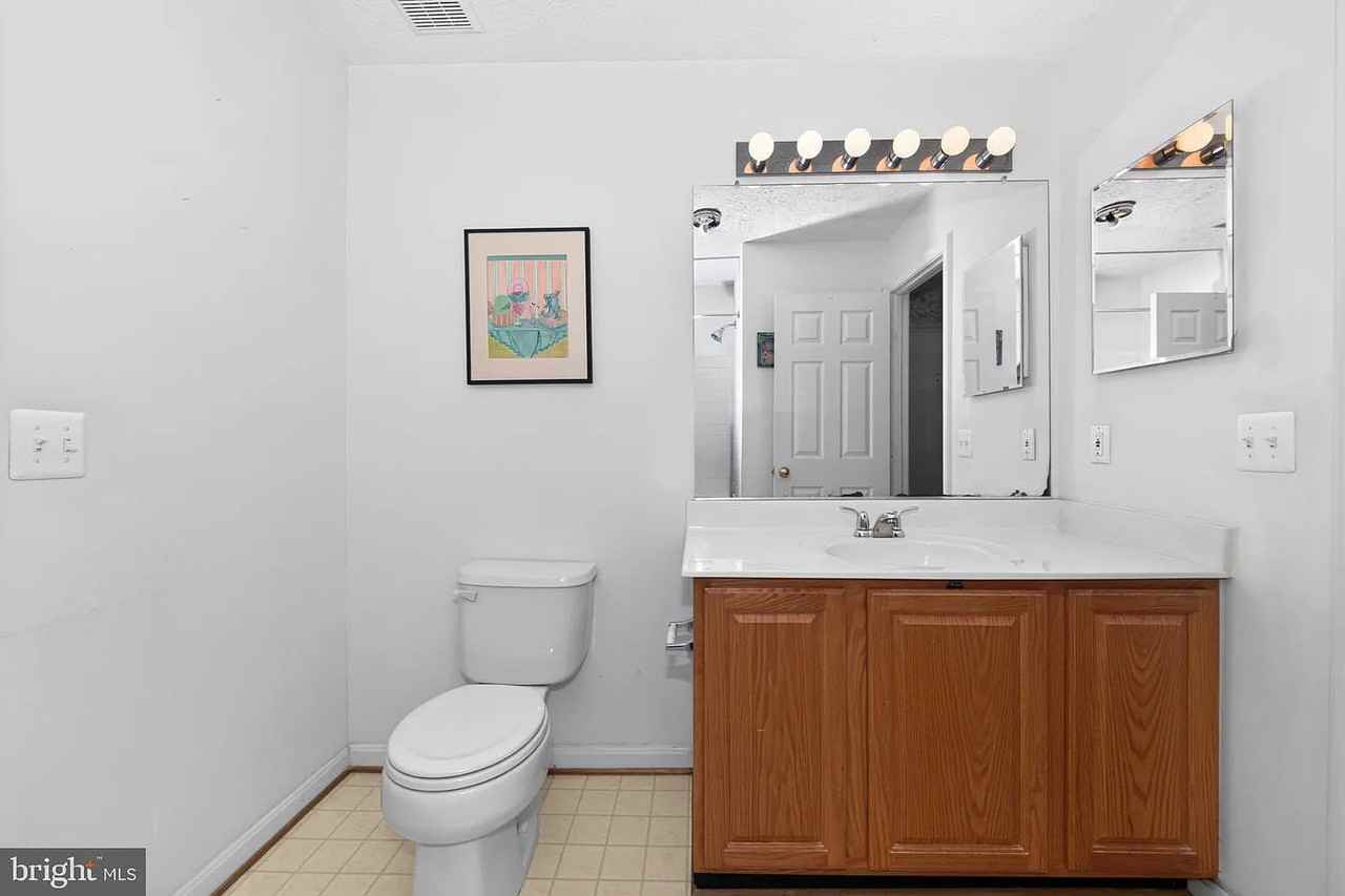 520 Kennington Rd - Photo 7 of 50