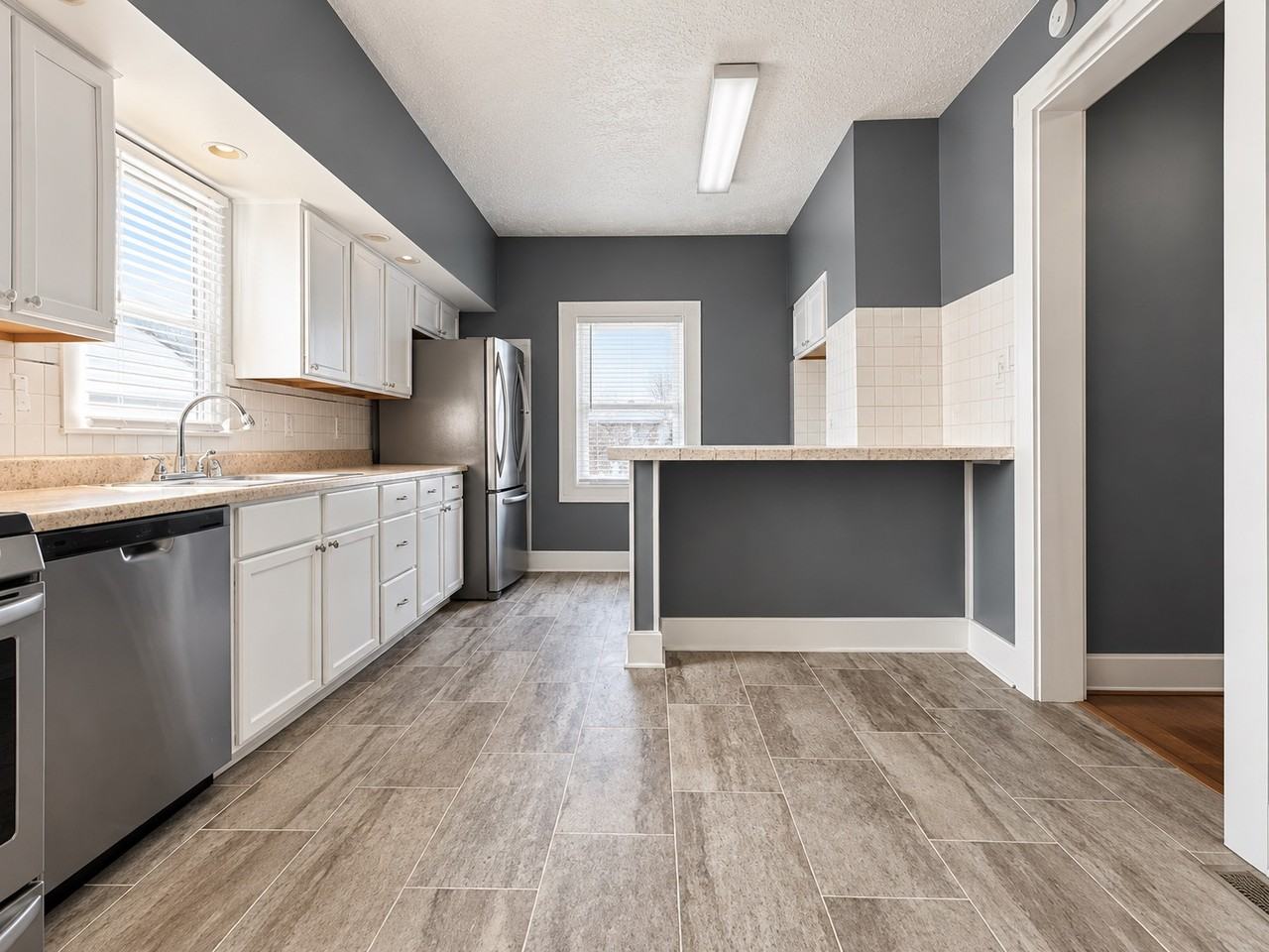 1835 Koehne St - Photo 4 of 10