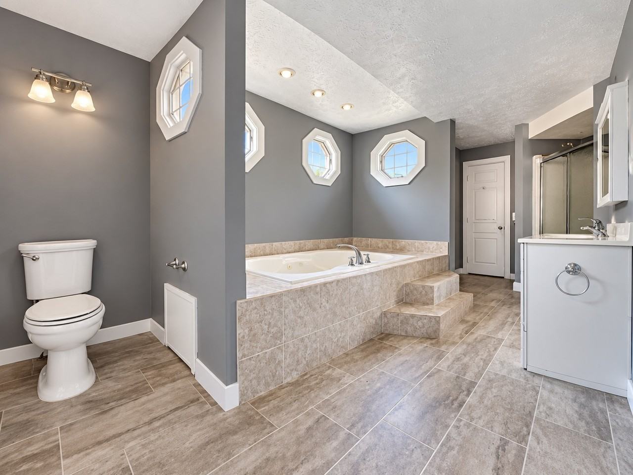1835 Koehne St - Photo 6 of 10