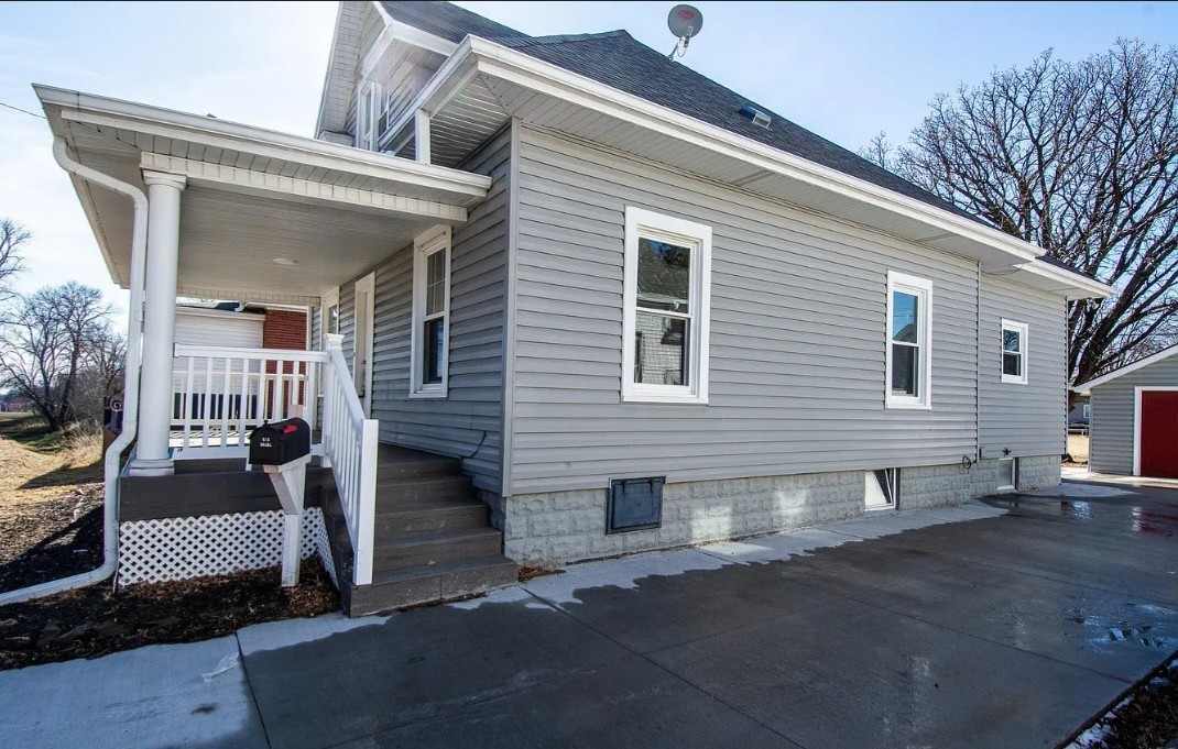 810 S 9th St - Photo 3 of 14