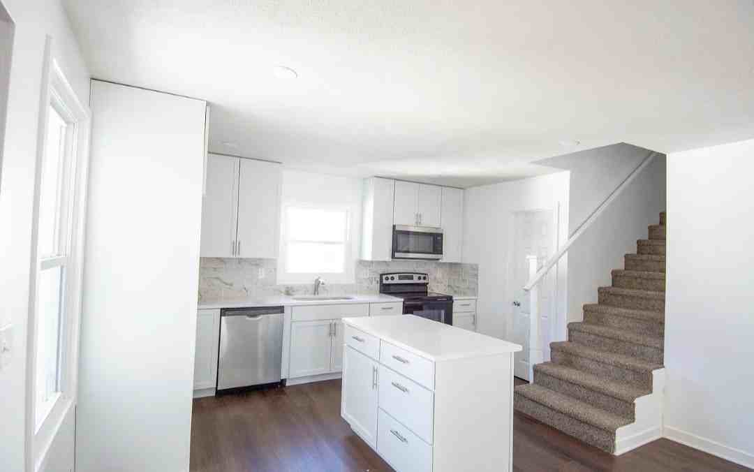 810 S 9th St - Photo 5 of 14