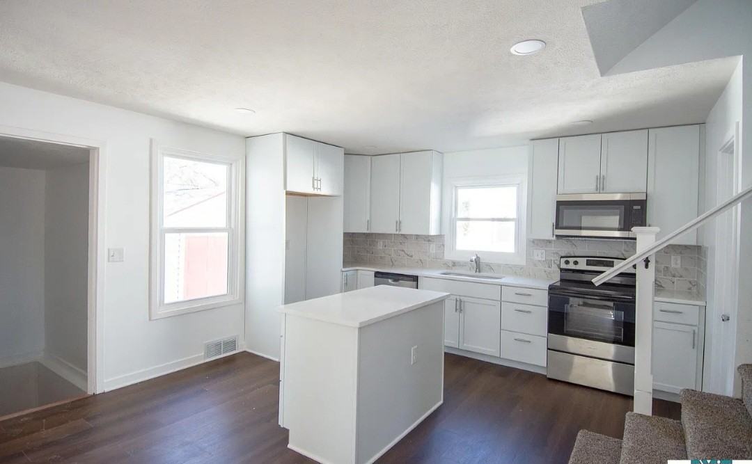 810 S 9th St - Photo 6 of 14