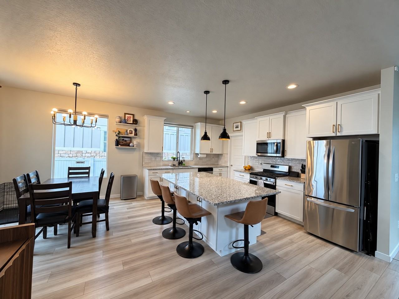 1169 Ws - Photo 2 of 35