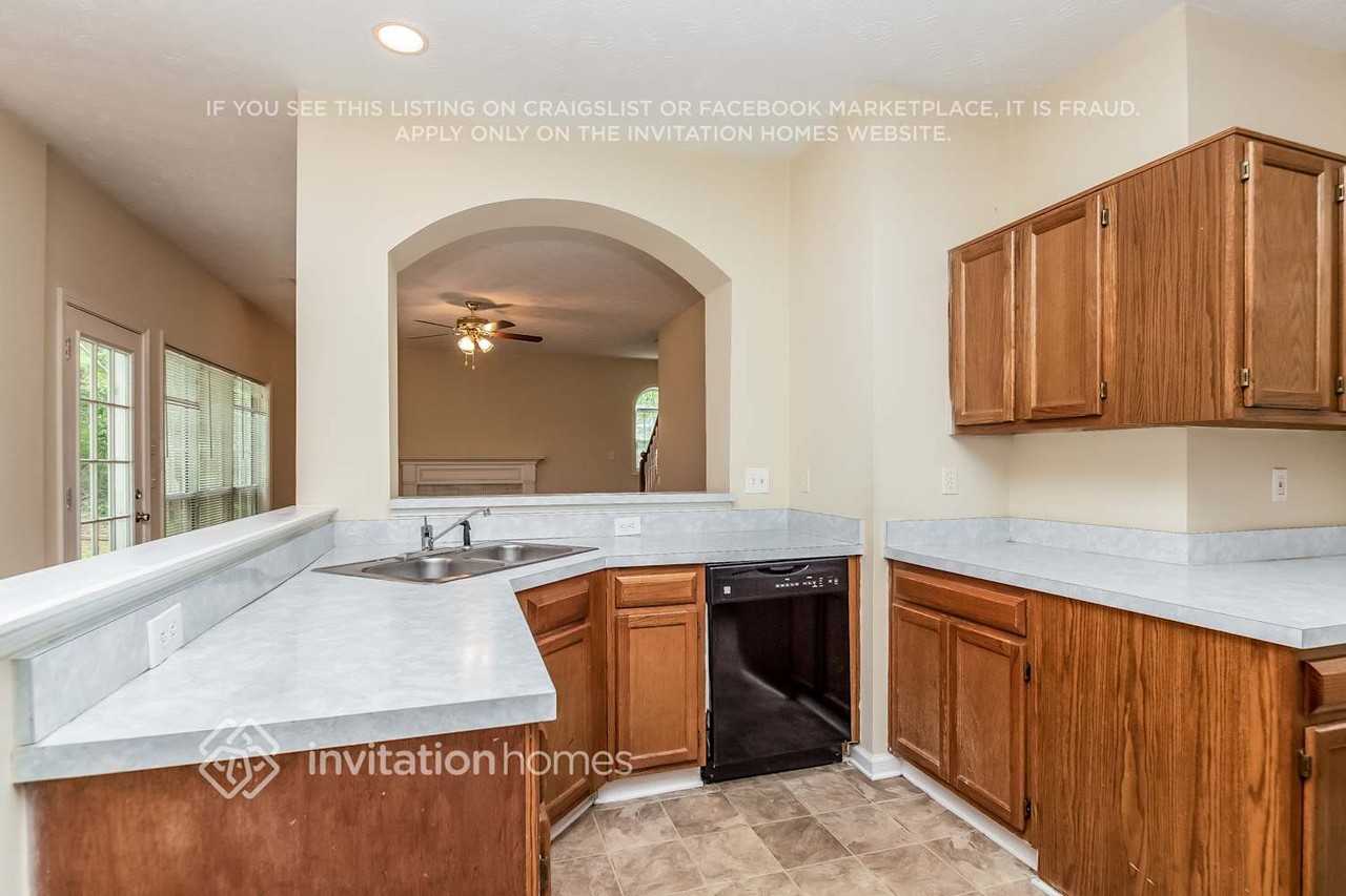 6810 Waters Edge Dr - Photo 7 of 24