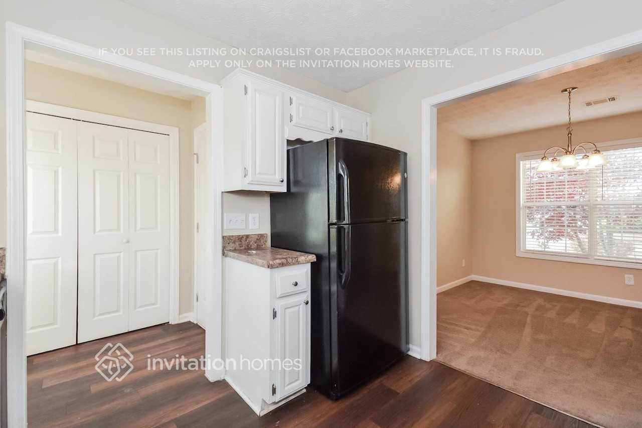 1220 Cabots Ln - Photo 5 of 15