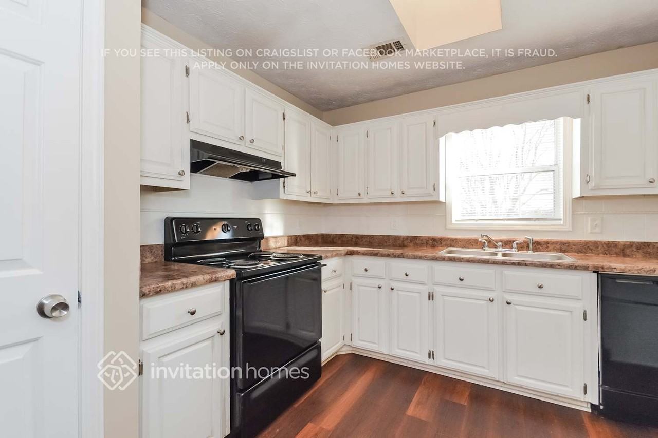 1220 Cabots Ln - Photo 6 of 15