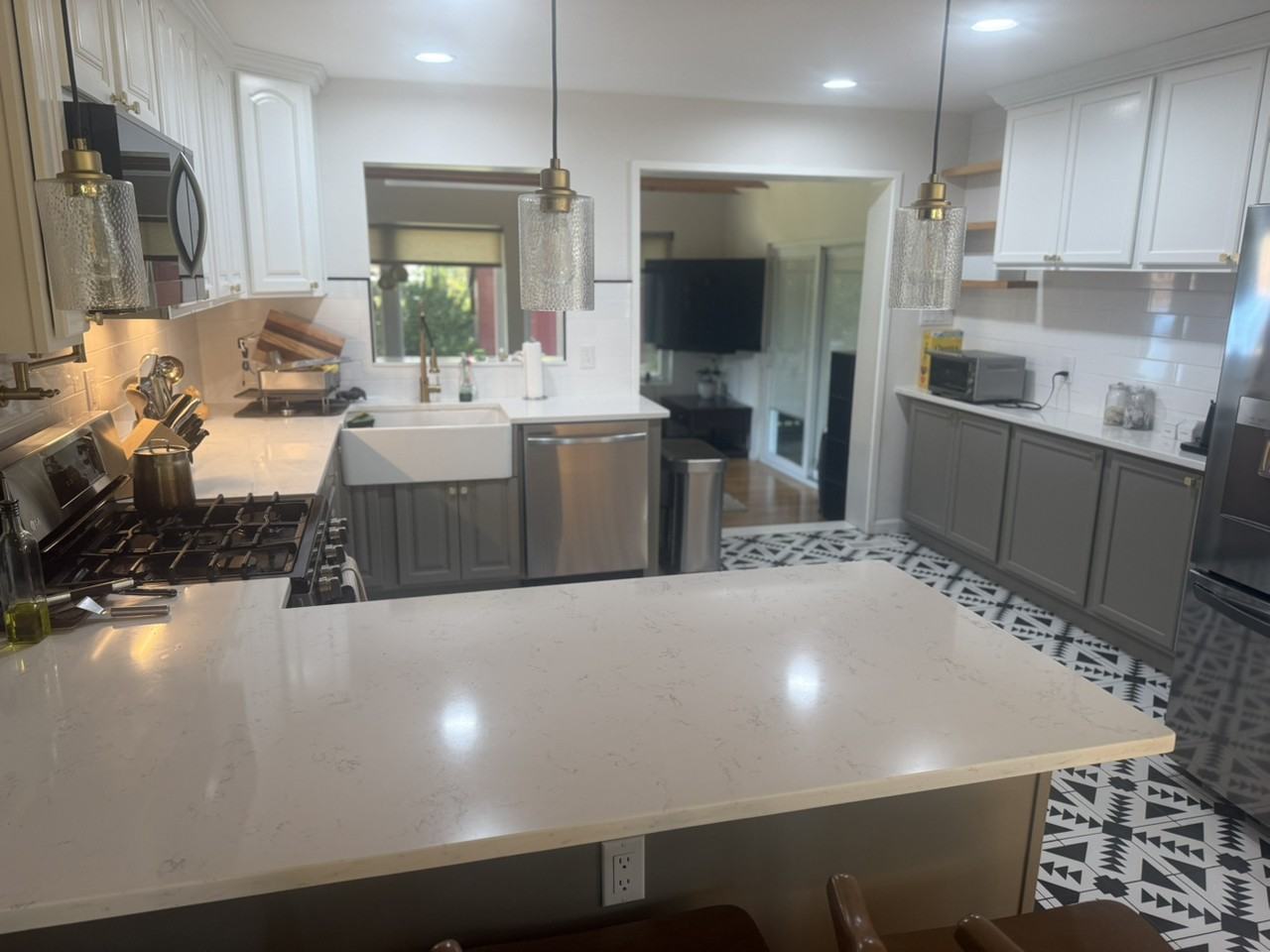 6119 Hillview Ave - Photo 4 of 5