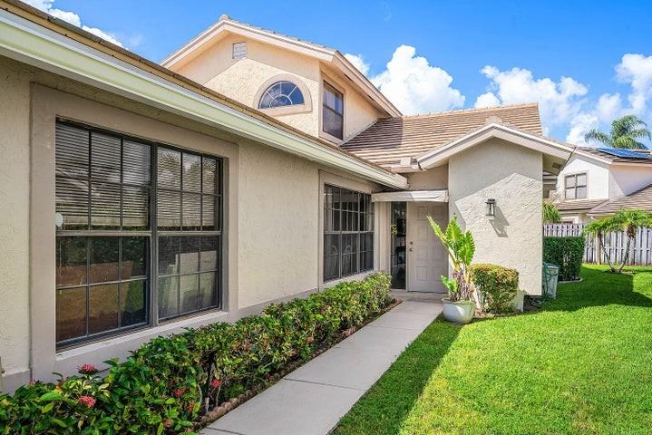 4830 Brighton Lakes Boulevard - Photo 3 of 8