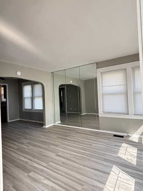 1023 Elysian Ave - Photo 4 of 10