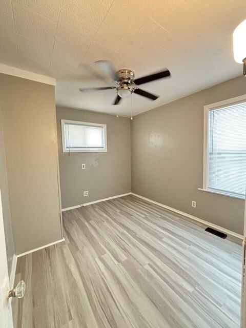 1023 Elysian Ave - Photo 6 of 10