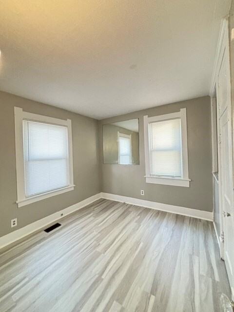 1023 Elysian Ave - Photo 7 of 10