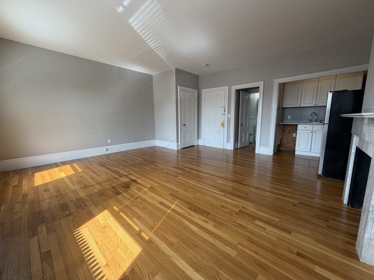 82 Charles Street - Photo 3 of 10
