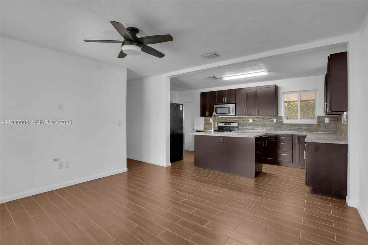 510 North 69th Avenue - Photo 3 of 19