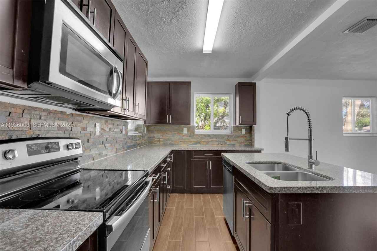 510 North 69th Avenue - Photo 5 of 19