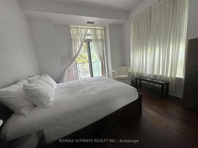 2212 Lake Shore Boulevard West #TH1 - Photo 3 of 15
