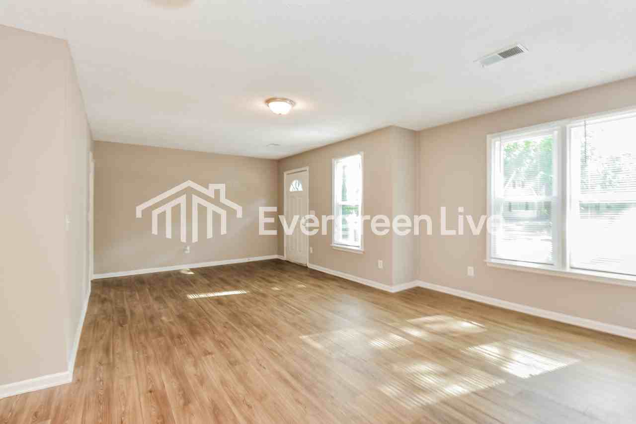 324 London Pride Rd - Photo 2 of 15