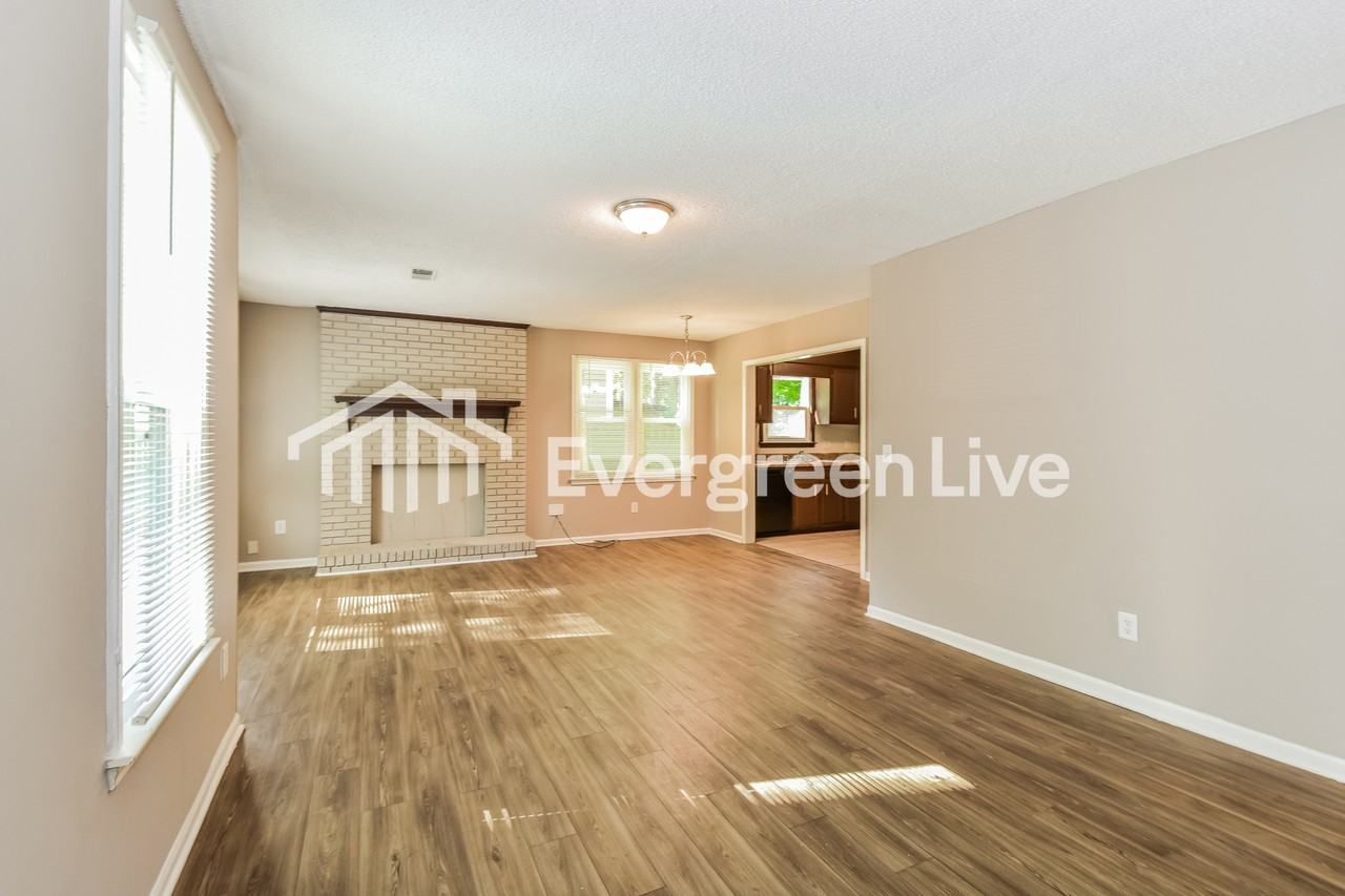 324 London Pride Rd - Photo 3 of 15