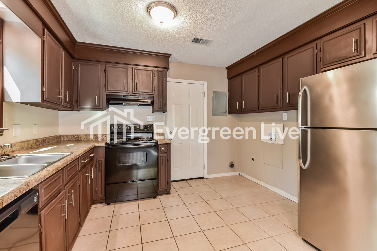324 London Pride Rd - Photo 4 of 15
