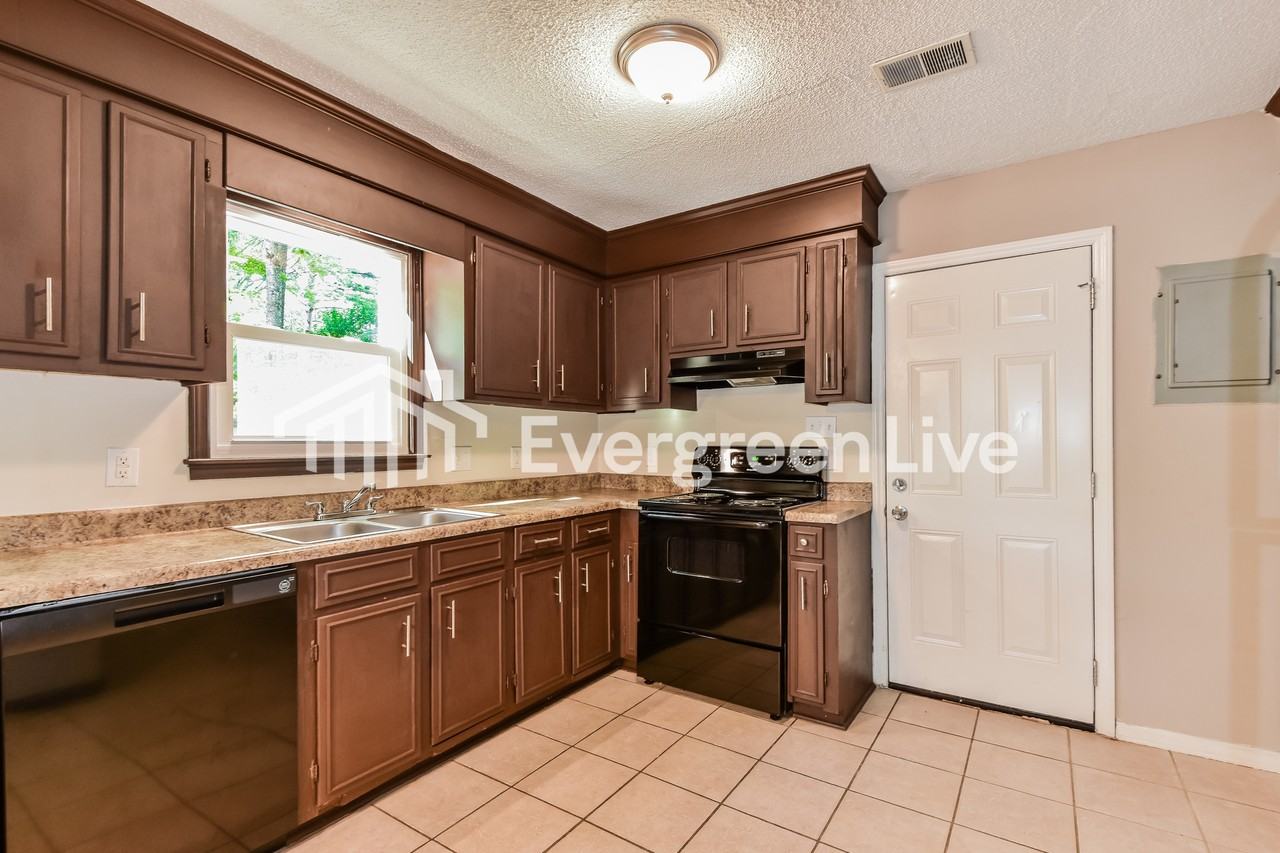324 London Pride Rd - Photo 5 of 15