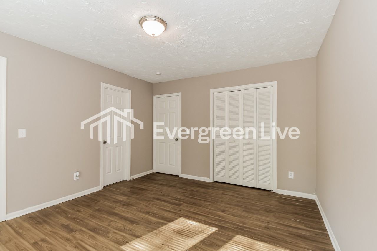 324 London Pride Rd - Photo 6 of 15