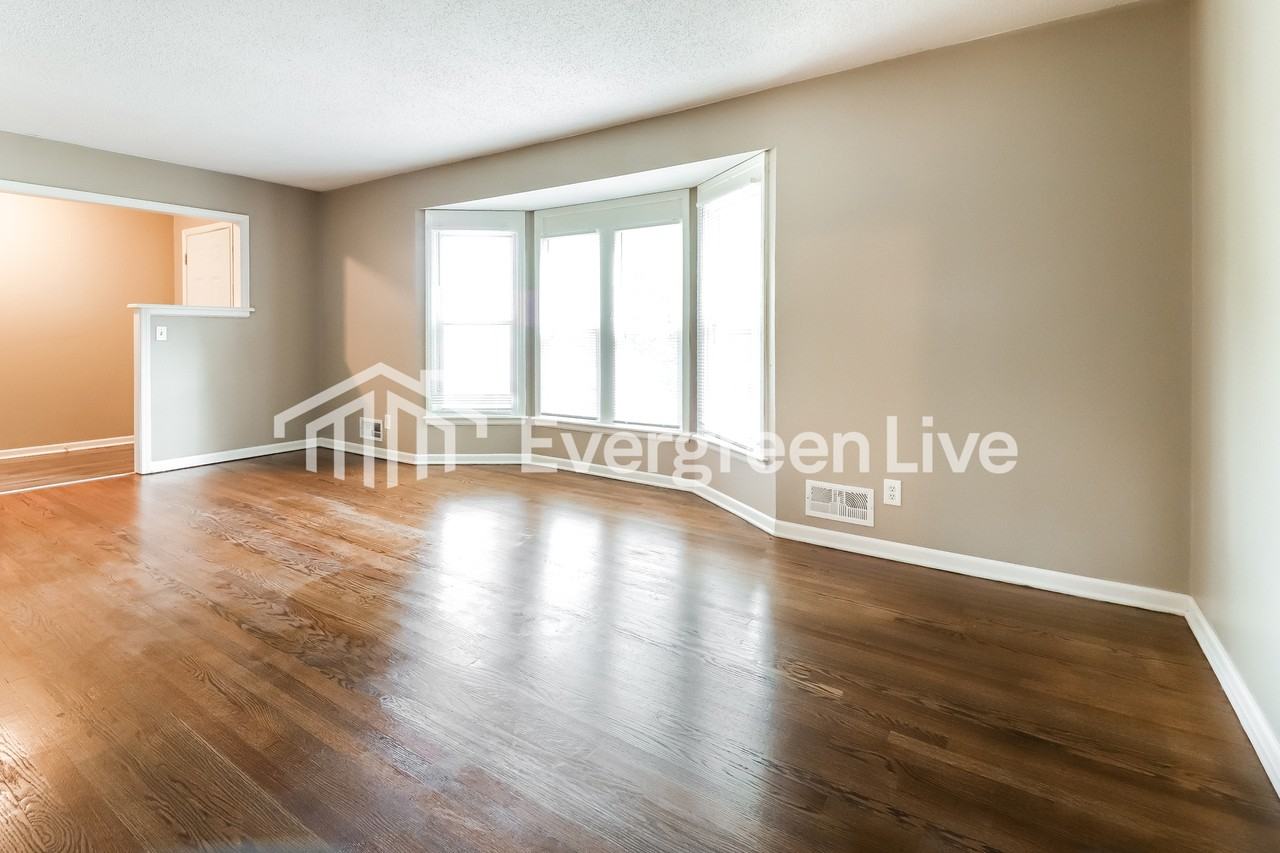 9007 E 52nd St - Photo 2 of 15