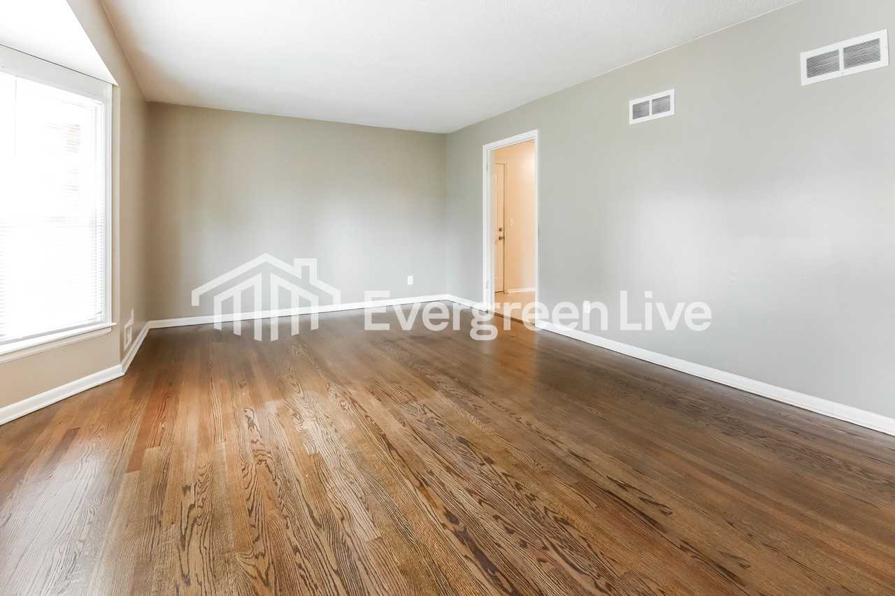 9007 E 52nd St - Photo 3 of 15