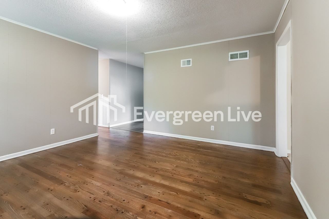 9007 E 52nd St - Photo 5 of 15