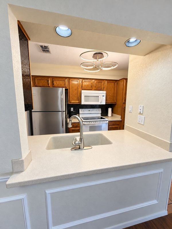 1318 Westheimer Rd - Photo 5 of 15