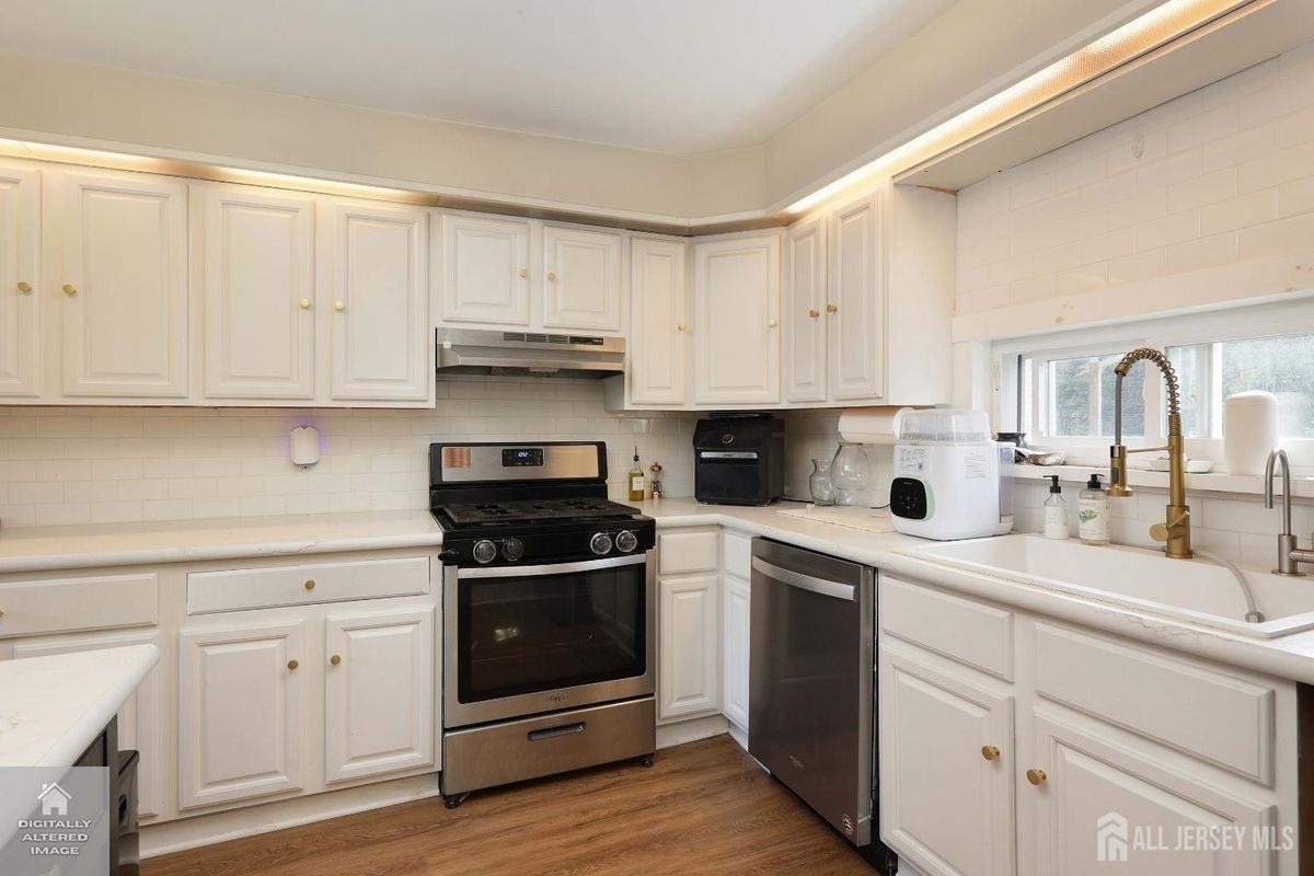 18 Cottage Ave - Photo 5 of 25